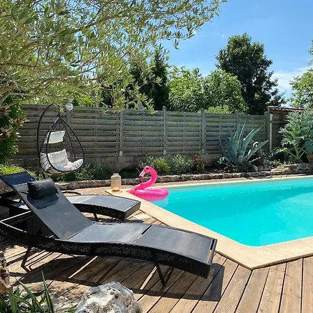 Rum i privatbostad Belle Avec Piscine Et Jacuzzi