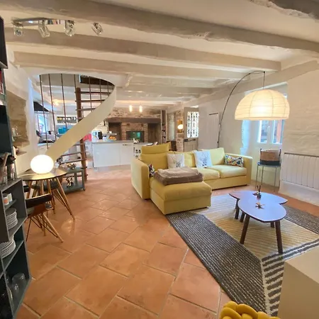 Rum i privatbostad Belle Avec Piscine Et Jacuzzi *