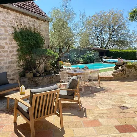 Belle Avec Piscine Et Jacuzzi Rum i privatbostad Alvignac