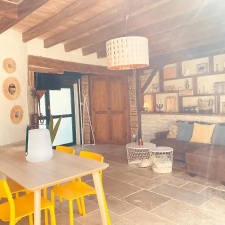 Rum i privatbostad Belle Avec Piscine Et Jacuzzi